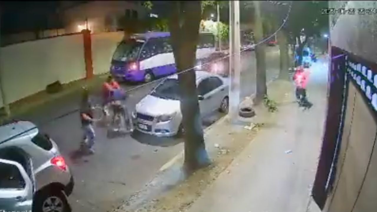 Vecinos frustran robo de autopartes en Tlalpan y dan golpiza a ladrón