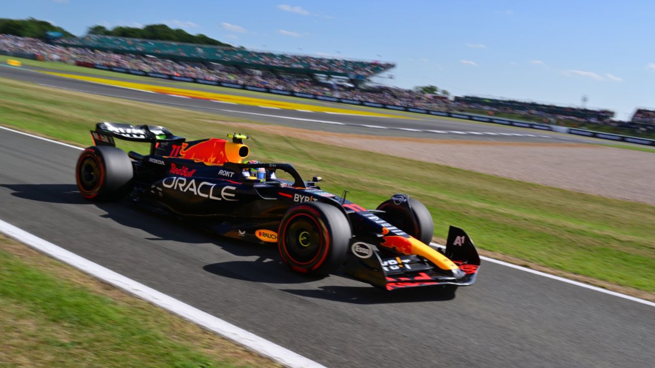 Verstappen; el más rápido en los segundos libres en Silverstone; “Checo” queda cuarto