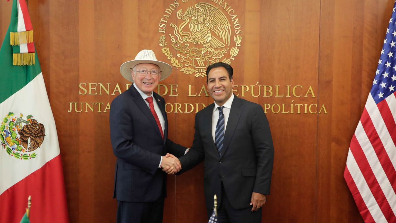 Eduardo Ramírez y Ken Salazar se reúnen para afinar la cooperación bilateral México-EUA