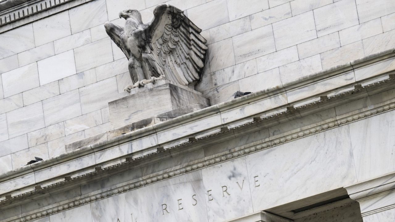 Fed lleva tasas de interés a su máximo nivel desde 2001