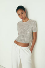 El look metálico de Stradivarius te hace brillar tanto de día como de noche