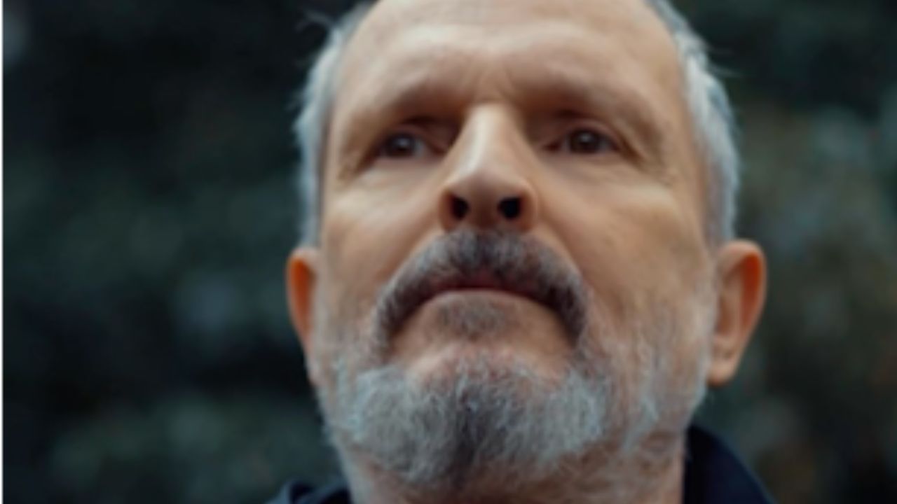 Asaltan casa de Miguel Bosé en CDMX, lo atan junto a sus hijos por más de dos horas Asaltan casa de Miguel Bosé en CDMX, lo atan junto a sus hijos por más de dos horas