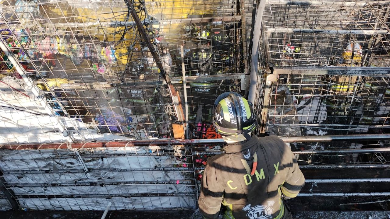 Incendio en La Merced arrasa con puestos semifijos Incendio en La Merced arrasa con puestos semifijos
