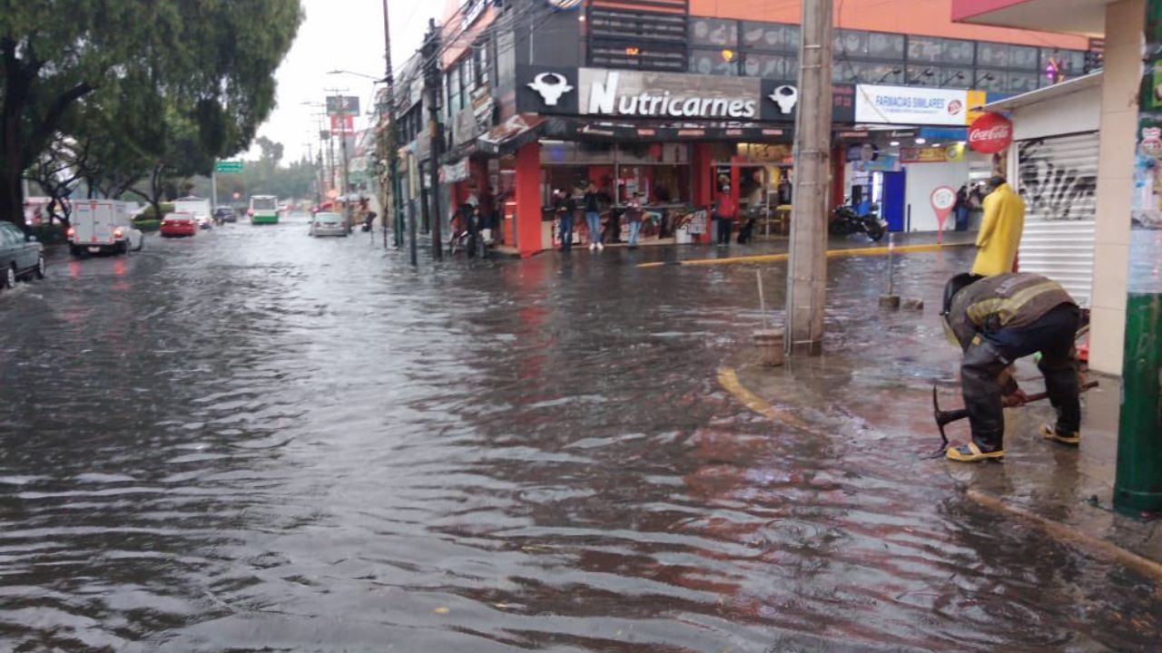 Activan alerta roja por intensas lluvias en CDMX Activan alerta roja por intensas lluvias en CDMX