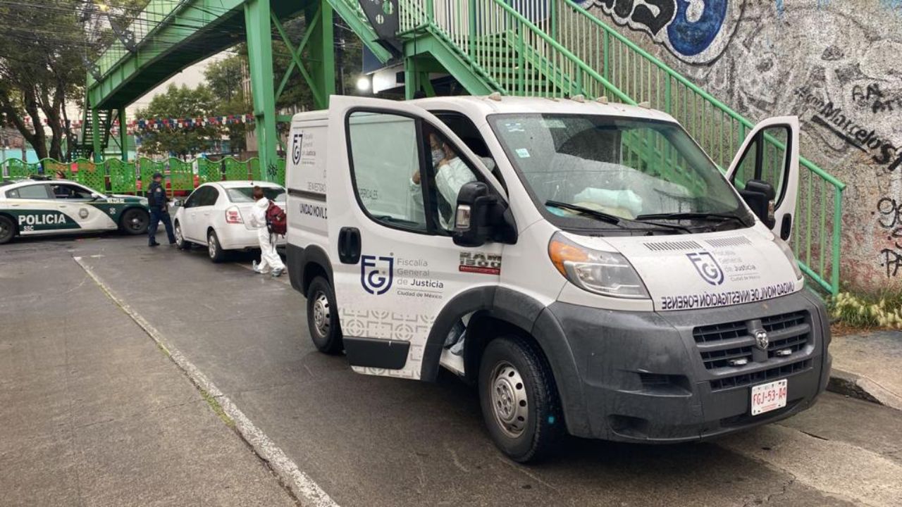 Hombre se suicida en puente peatonal de Coyoacán Hombre se suicida en puente peatonal de Coyoacán