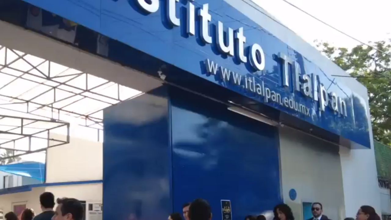 Alumnos de Instituto Tlalpan se quedarían sin espacio para iniciar ciclo escolar Alumnos de Instituto Tlalpan se quedarían sin espacio para iniciar ciclo escolar