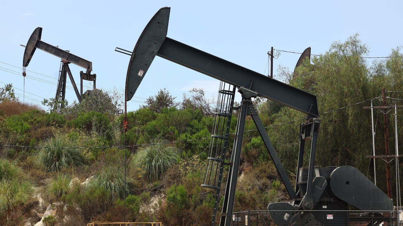 Temores a reducción de demanda china presionan a la baja el petróleo Temores a reducción de demanda china presionan a la baja el petróleo