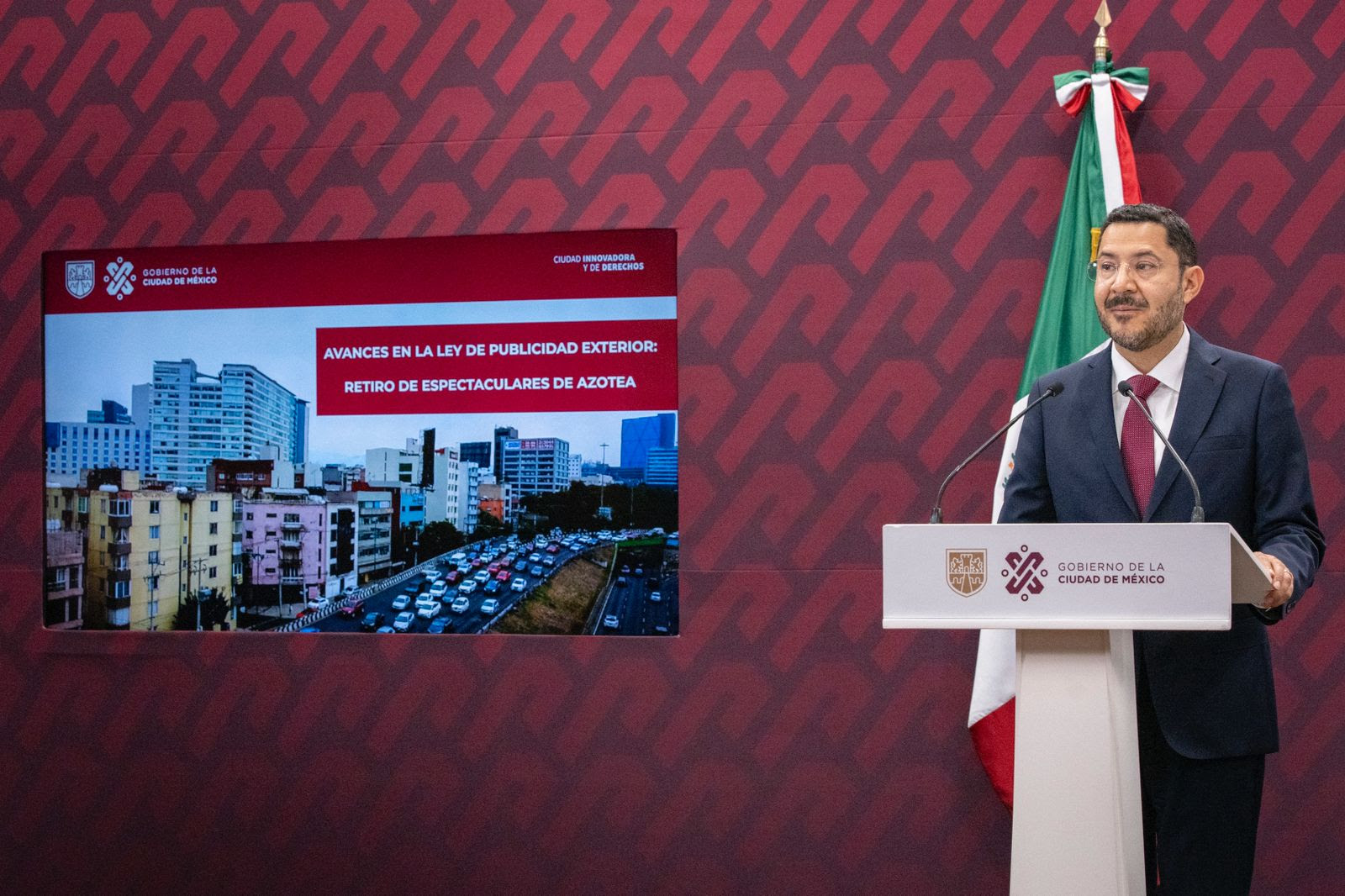 Anuncia Martí Batres retiro de mil 26 espectaculares; exhorta a empresas a cumplir con la Ley Anuncia Martí Batres retiro de mil 26 espectaculares; exhorta a empresas a cumplir con la Ley