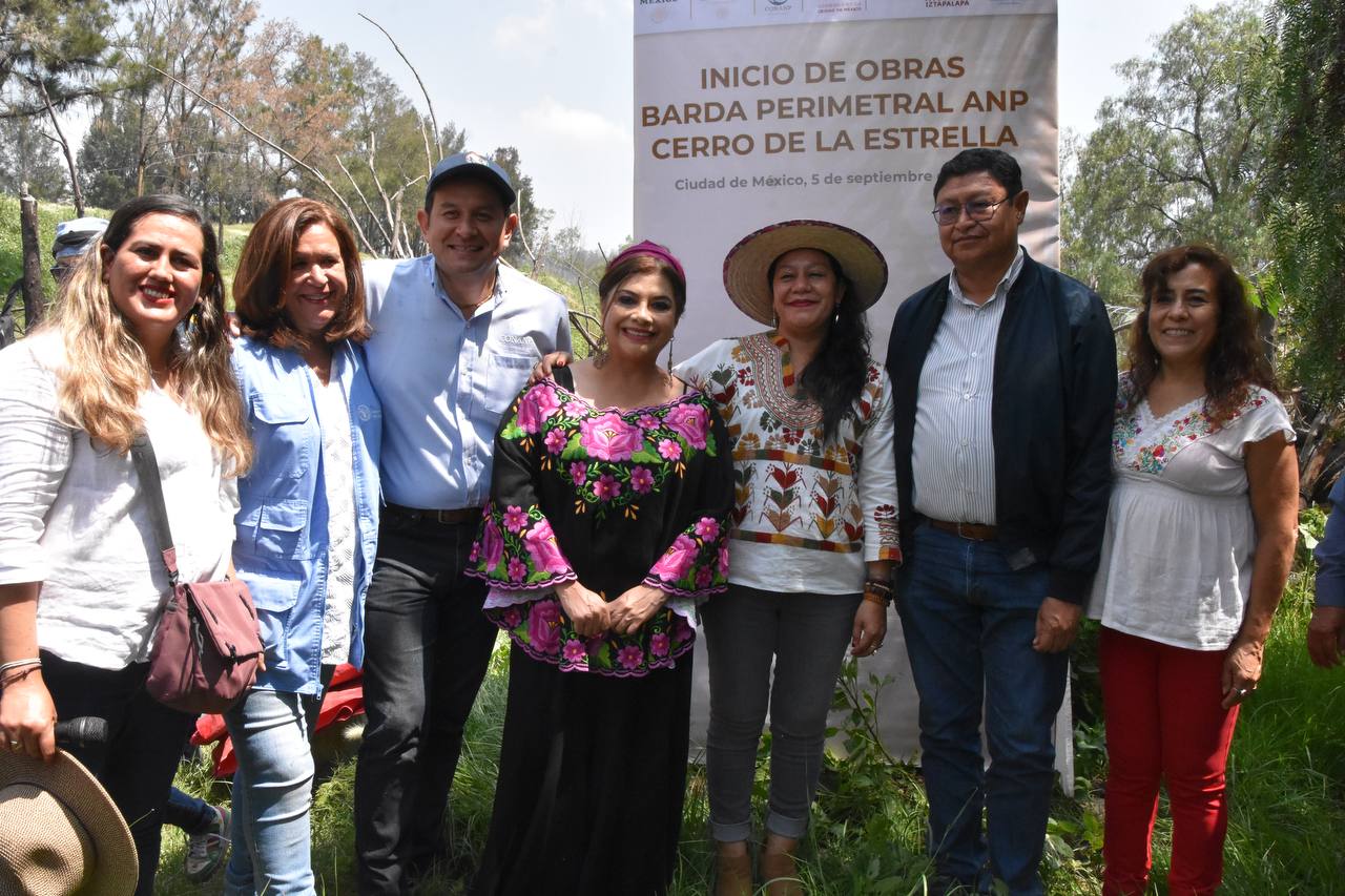Colocan Clara Brugada y Luisa María Albores primera piedra de barda perimetral un kilómetro en el Cerro de la Estrella Colocan Clara Brugada y Luisa María Albores primera piedra de barda perimetral un kilómetro en el Cerro de la Estrella