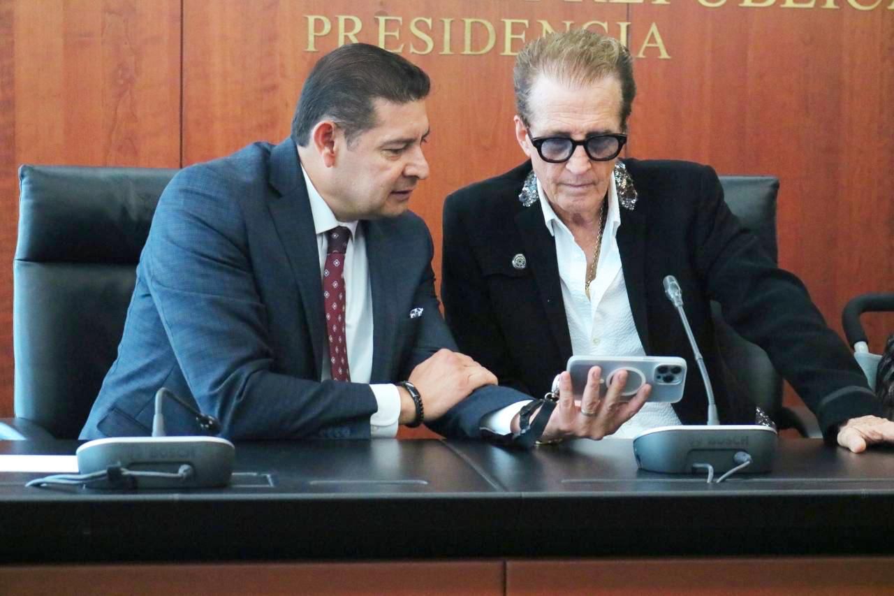 El senador Armenta impulsa reconocimiento a trayectoria del cantante Emmanuel El senador Armenta impulsa reconocimiento a trayectoria del cantante Emmanuel