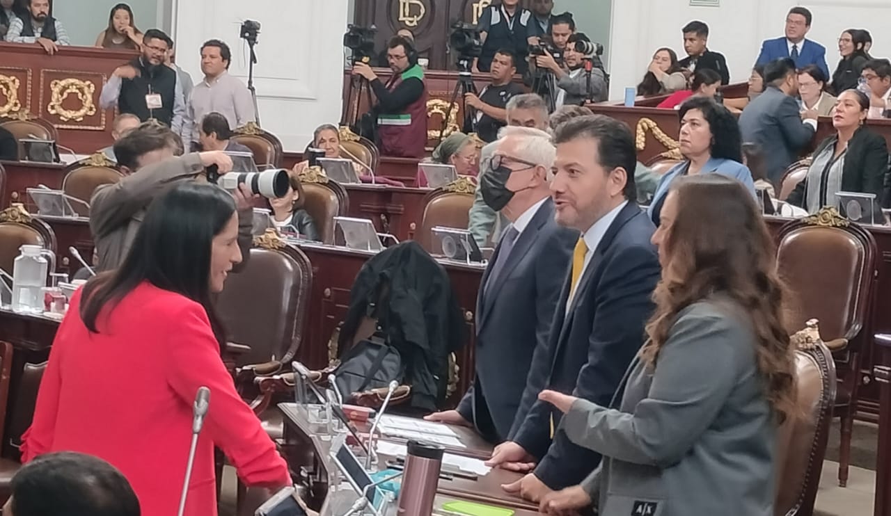 Cordial saludo de camaradas