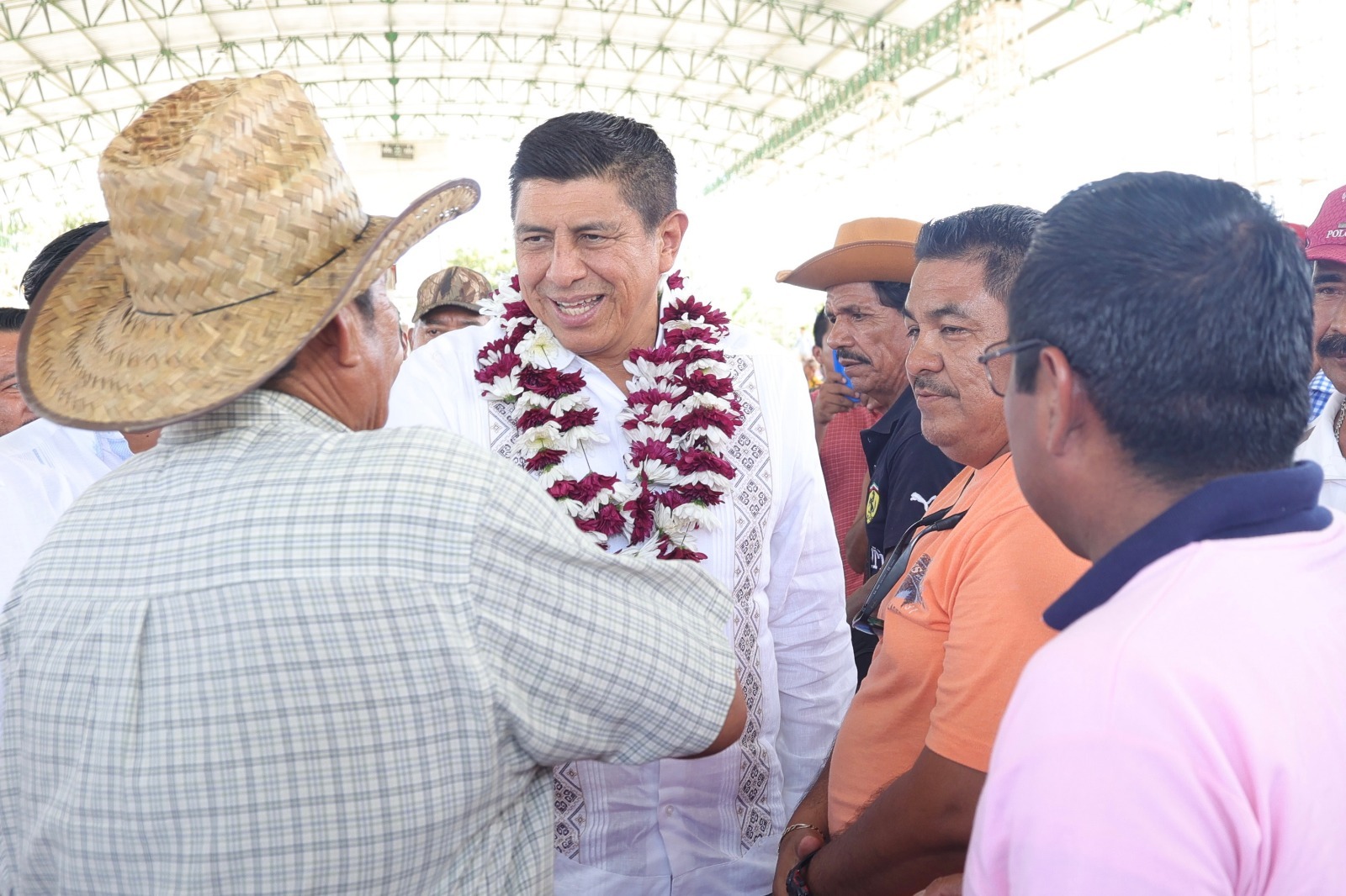 Apuesta Gobierno estatal a la alimentación, salud e infraestructura para transitar a la transformación de Santa María Huatulco Apuesta Gobierno estatal a la alimentación, salud e infraestructura para transitar a la transformación de Santa María Huatulco
