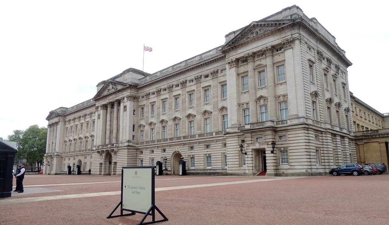 Hombre intenta entrar a caballerizas del Palacio de Buckingham Hombre intenta entrar a caballerizas del Palacio de Buckingham