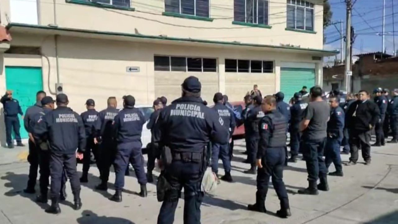 Policías de Tizayuca se van paro; protestan por recortes salariales Policías de Tizayuca se van paro; protestan por recortes salariales