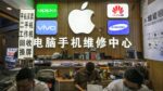 Caen acciones de Apple tras restricciones de iPhone en China