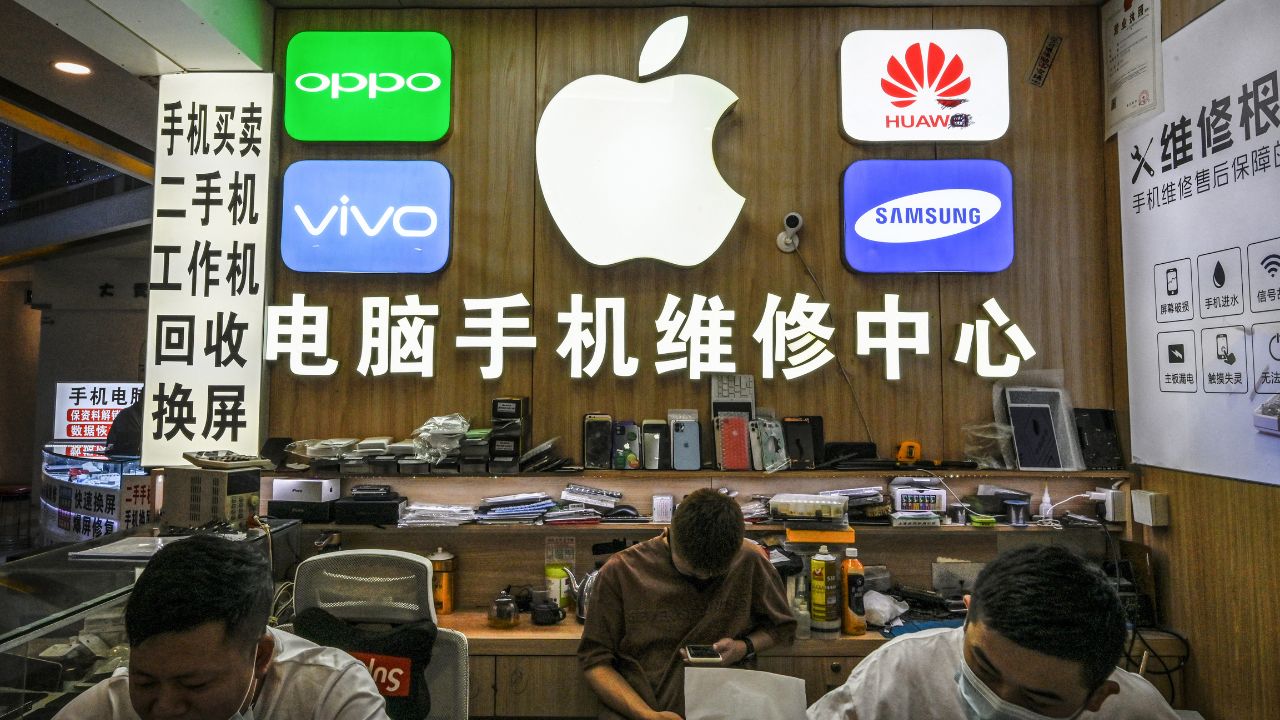 Caen acciones de Apple tras restricciones de iPhone en China Caen acciones de Apple tras restricciones de iPhone en China