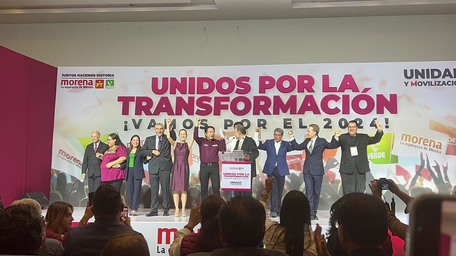 Felicita Morena CDMX a Claudia Sheinbaum por su triunfo en la encuesta interna Felicita Morena CDMX a Claudia Sheinbaum por su triunfo en la encuesta interna