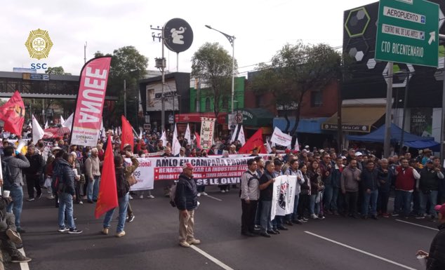 Bloqueos y protestas paralizan tráfico en Ciudad de México Bloqueos y protestas paralizan tráfico en Ciudad de México