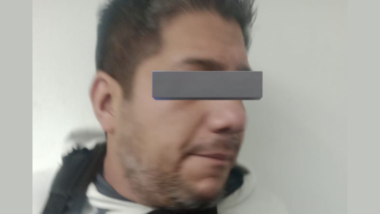 Hombre arroja a policías a las vías del Metro en la estación Tacubaya Hombre arroja a policías a las vías del Metro en la estación Tacubaya