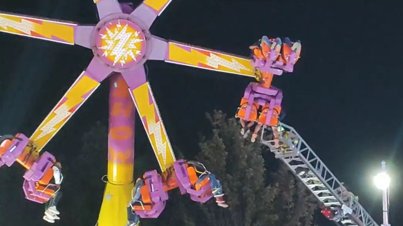 Personas quedan atrapadas en juego mecánico tras falla en Coacalco Personas quedan atrapadas en juego mecánico tras falla en Coacalco