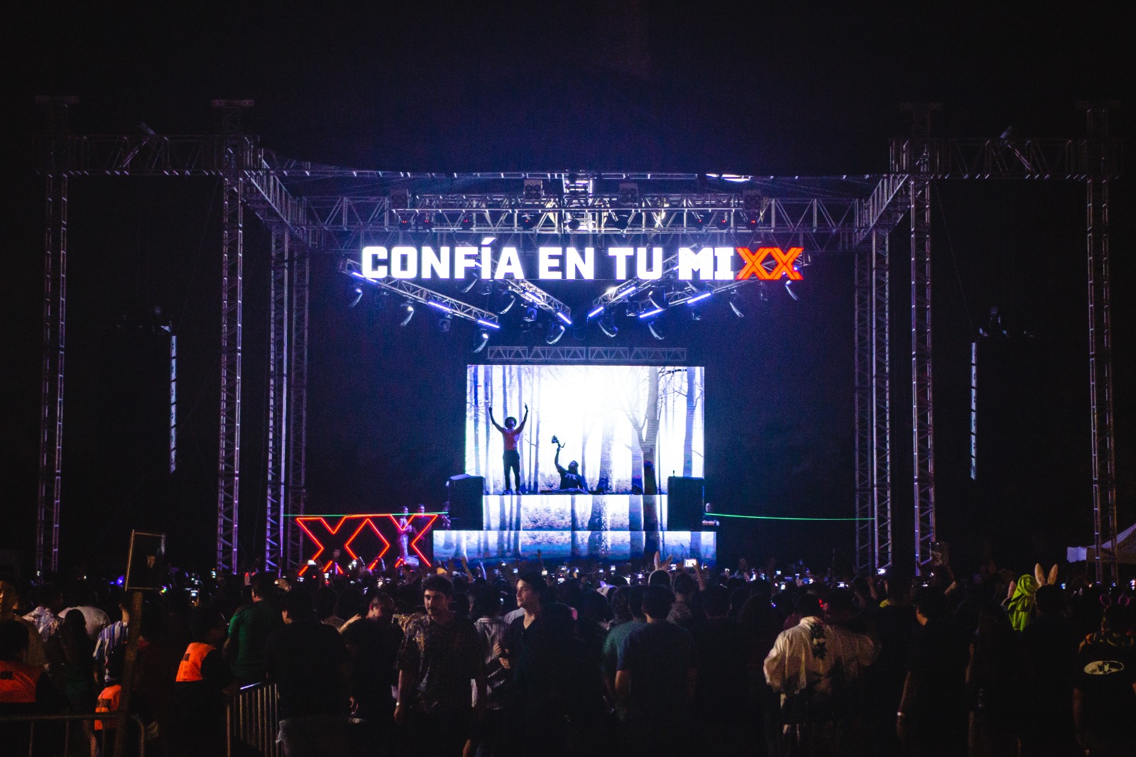 ¡Confía en tu MIXX y prepárate para una experiencia intergaláctica! Dos Equis® te invita a Neon Planet Festival ¡Confía en tu MIXX y prepárate para una experiencia intergaláctica! Dos Equis® te invita a Neon Planet Festival
