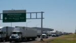Texas desafía acuerdo y restablece inspecciones en Puente que conecta con Nuevo León