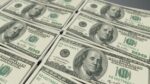 El dólar se vende en 17.05 pesos en bancos capitalinos