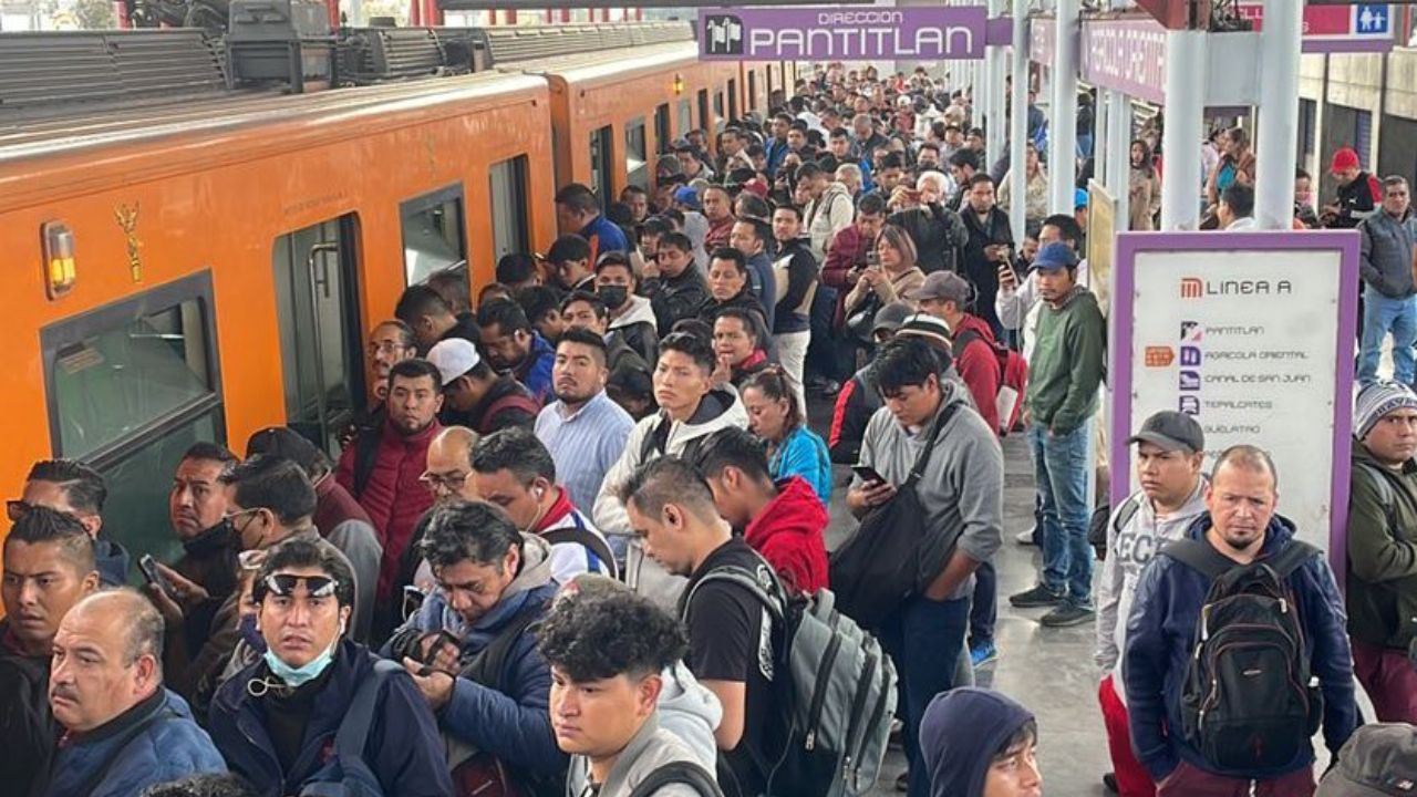 Caos en el Metro de CDMX: Largas filas y retrasos en 7 líneas Caos en el Metro de CDMX: Largas filas y retrasos en 7 líneas