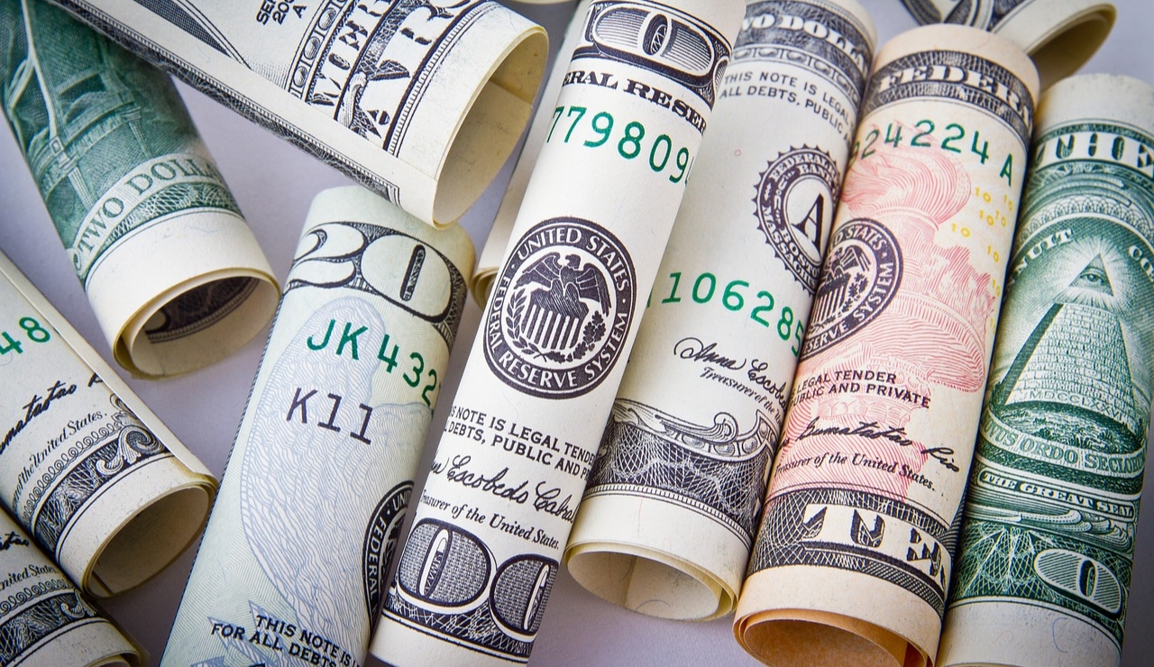 El Dólar a la baja y se vende en 16.75 pesos