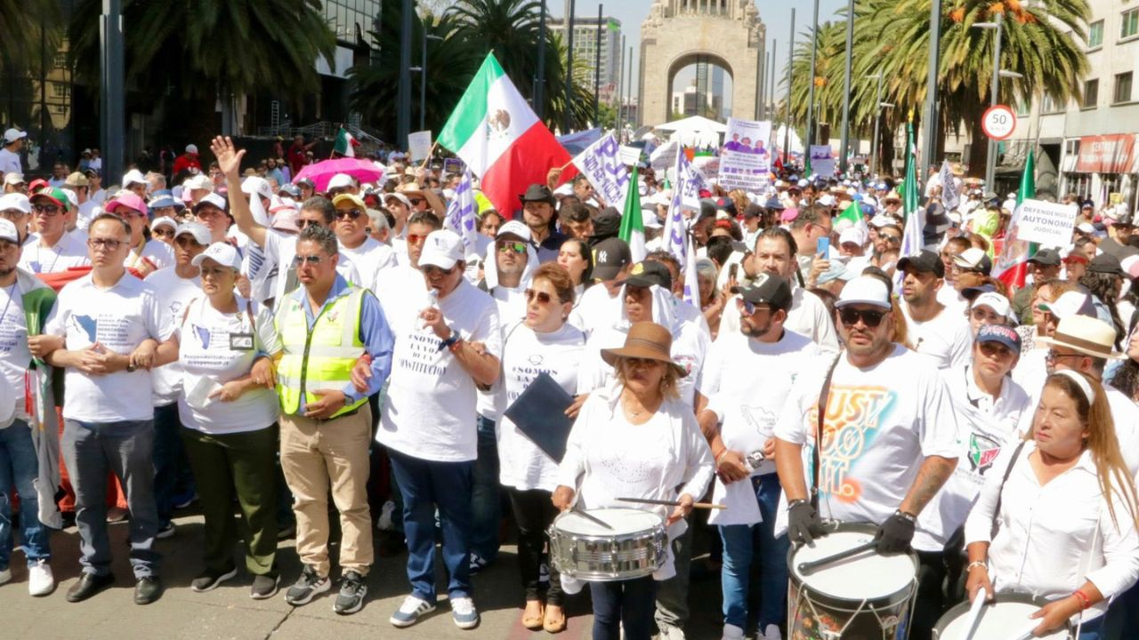 Empleados judiciales marchan contra fin de fideicomisos Empleados judiciales marchan contra fin de fideicomisos