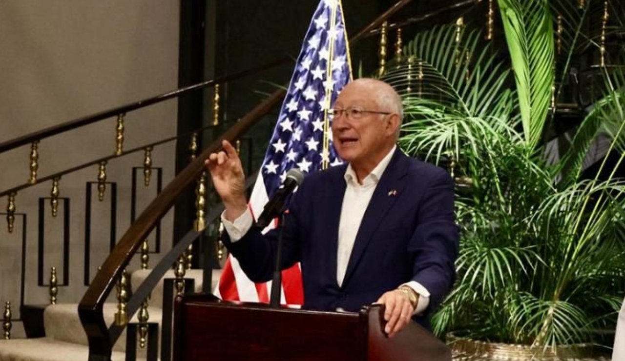 Ken Salazar dice que no se distraerán con “pedacitos” de muro