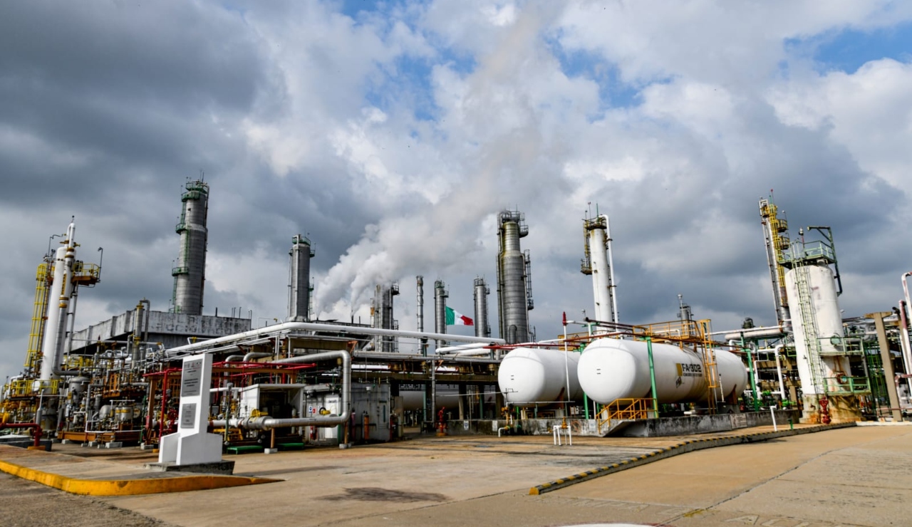 PEMEX alcanzará los 75 mil MDP en inversiones en refinerías PEMEX alcanzará los 75 mil MDP en inversiones en refinerías