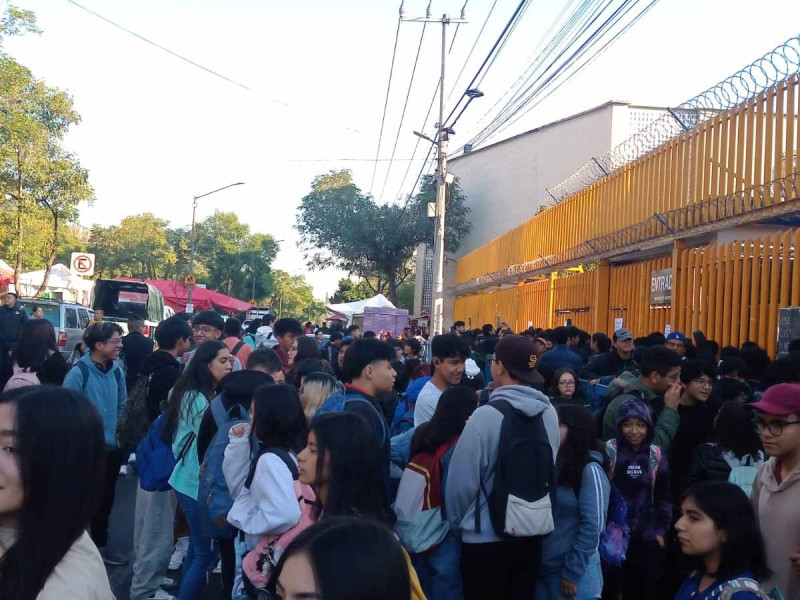 Encapuchados toman Prepa 8; otros dejan destrozos en CCH Azcapotzalco Encapuchados toman Prepa 8; otros dejan destrozos en CCH Azcapotzalco