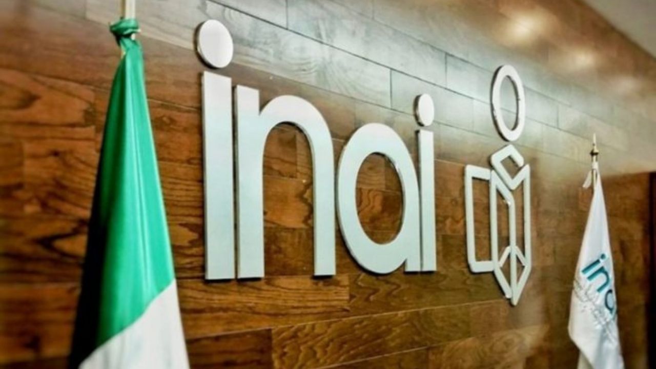 Se va del INAI comisionado vinculado a extorsionador