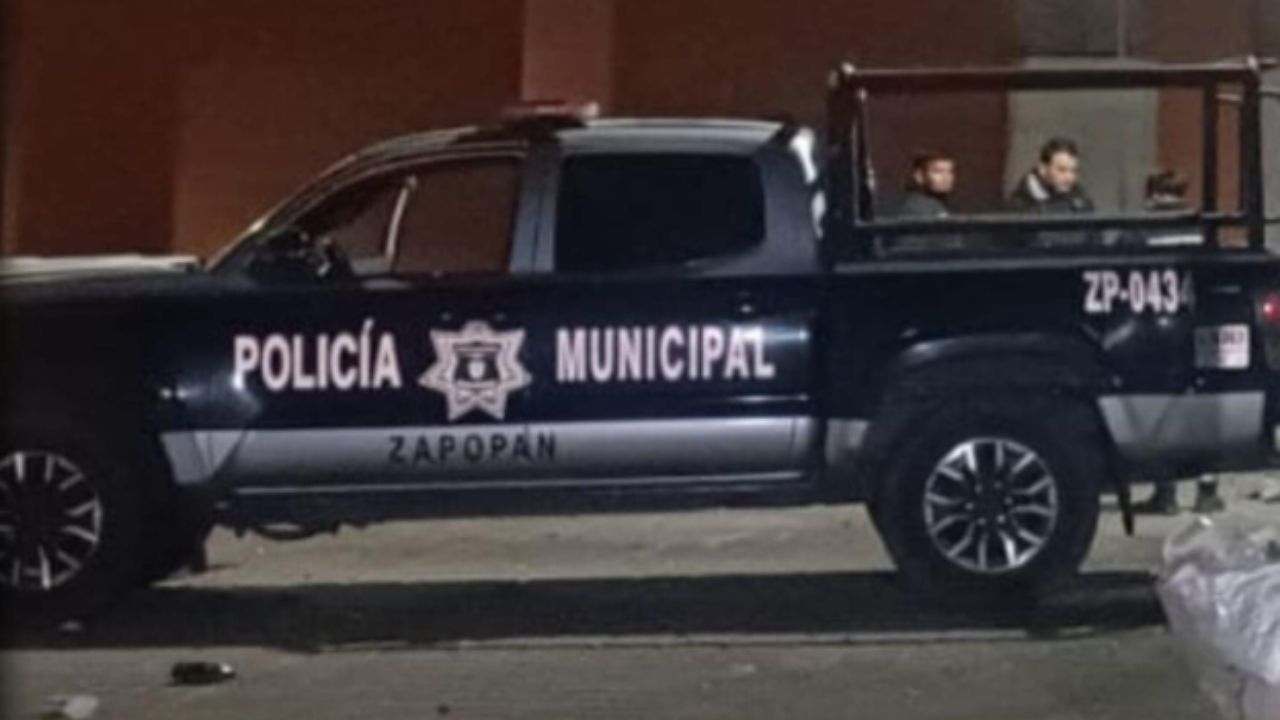 Grupo de hombres golpeó y apedreó a un indigente en Zapopan, Jalisco Grupo de hombres golpeó y apedreó a un indigente en Zapopan, Jalisco