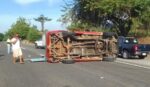 18 migrantes chinos resultan heridos tras volcar camioneta en Chiapas