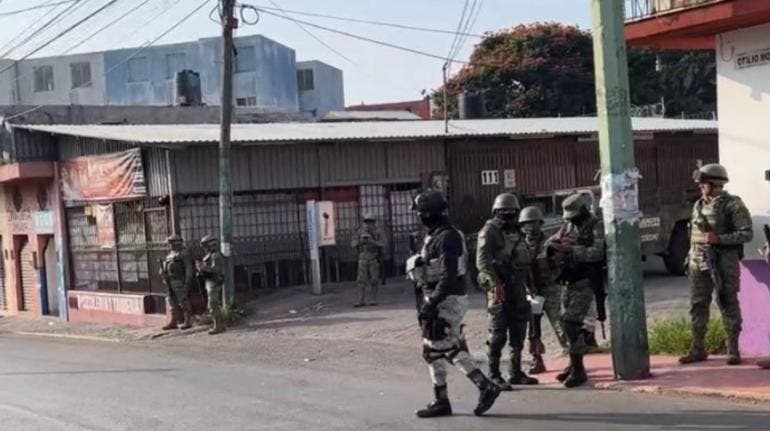 Siete muertos tras enfrentamiento entre policías de Morelos y delincuentes en Cuernavaca Siete muertos tras enfrentamiento entre policías de Morelos y delincuentes en Cuernavaca
