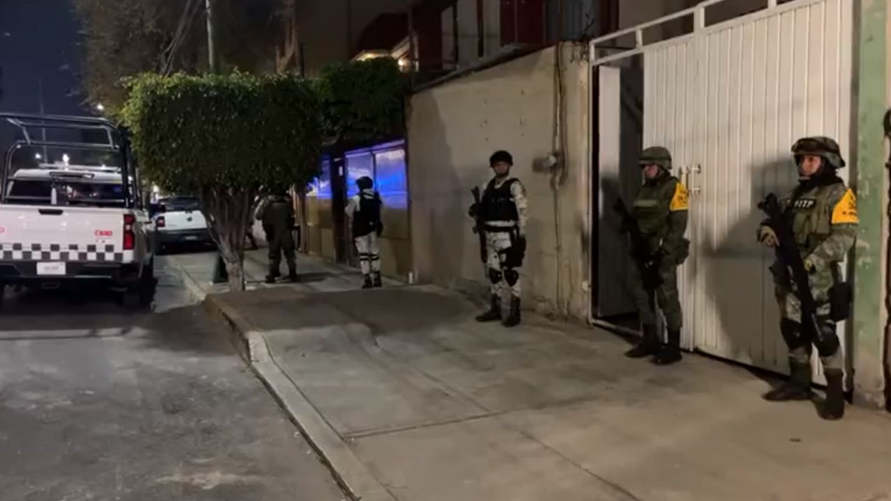 Hallan toma clandestina de combustible en casa de la Jardín Balbuena Hallan toma clandestina de combustible en casa de la Jardín Balbuena