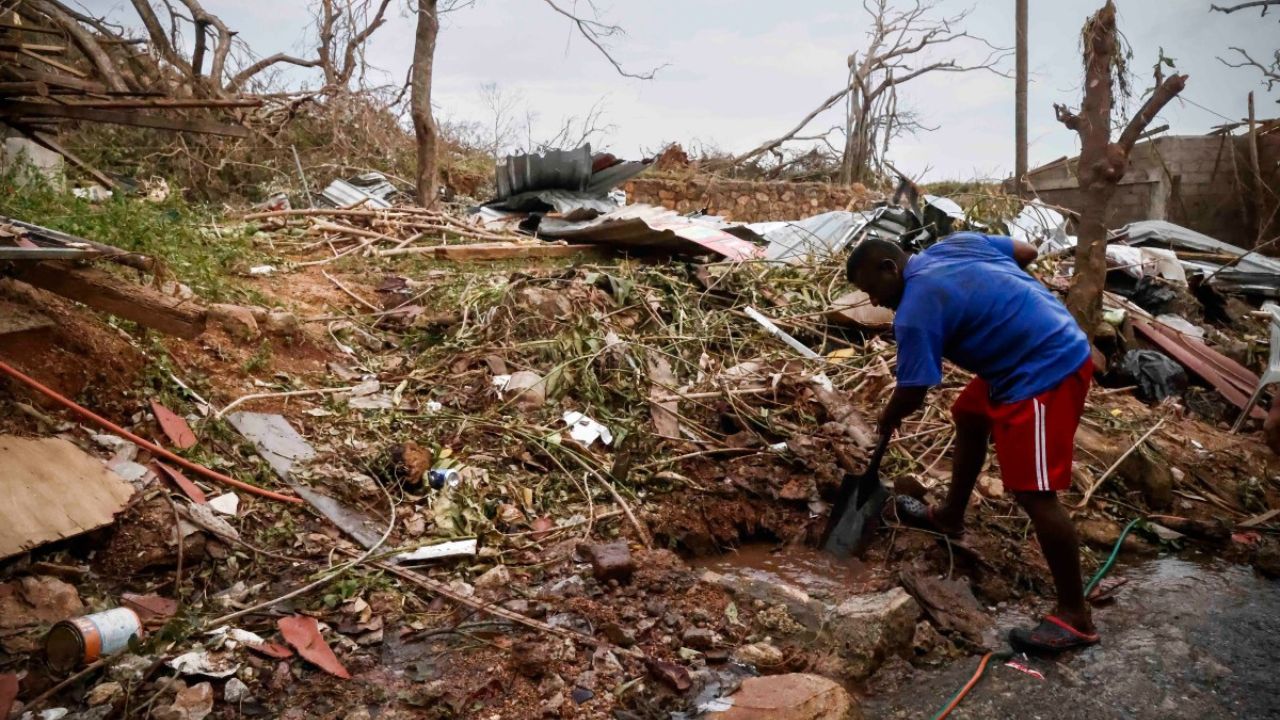Reconstrucción de Acapulco tras Otis, en menos de dos años: AMLO