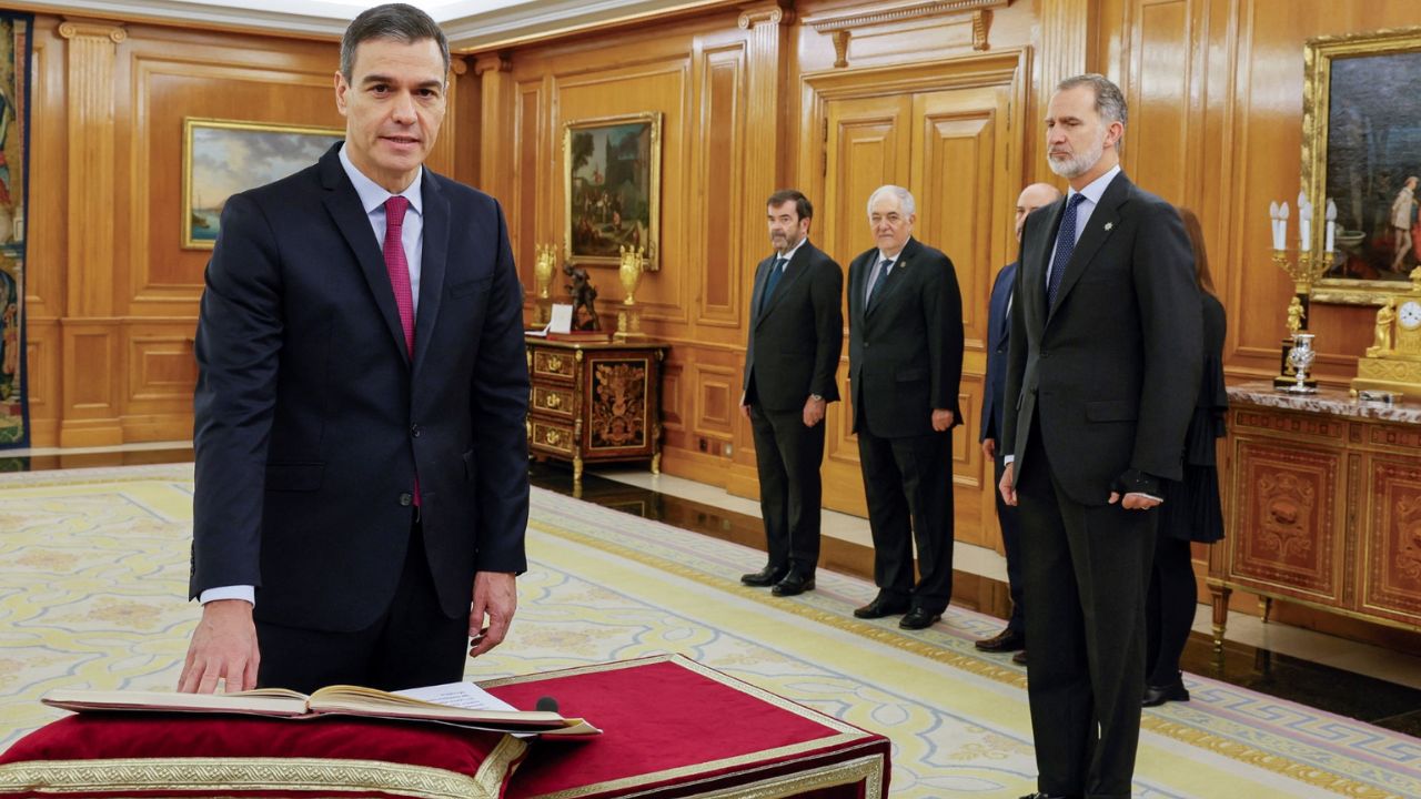 Sánchez jura como presidente del gobierno de España; oposición sigue movilizada Sánchez jura como presidente del gobierno de España; oposición sigue movilizada
