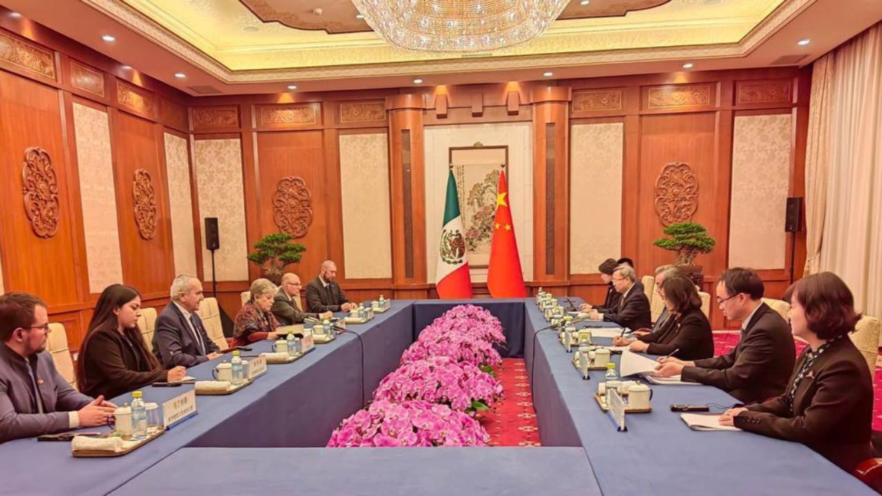 Canciller Bárcena viaja a China para concretar ayuda para damnificados por Otis Canciller Bárcena viaja a China para concretar ayuda para damnificados por Otis