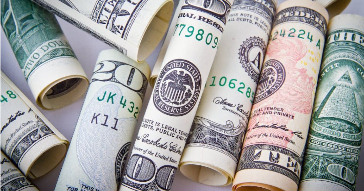 Peso mexicano abajo de las 17 unidades por dólar