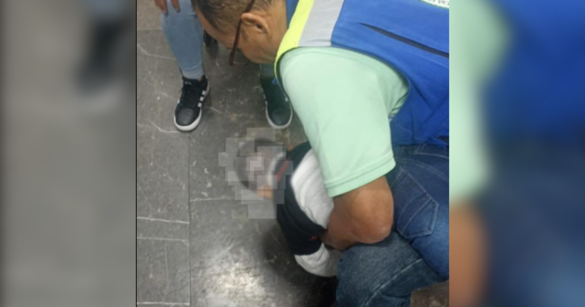 Salvan a bebé de asfixiarse en el Metro Salvan a bebé de asfixiarse en el Metro
