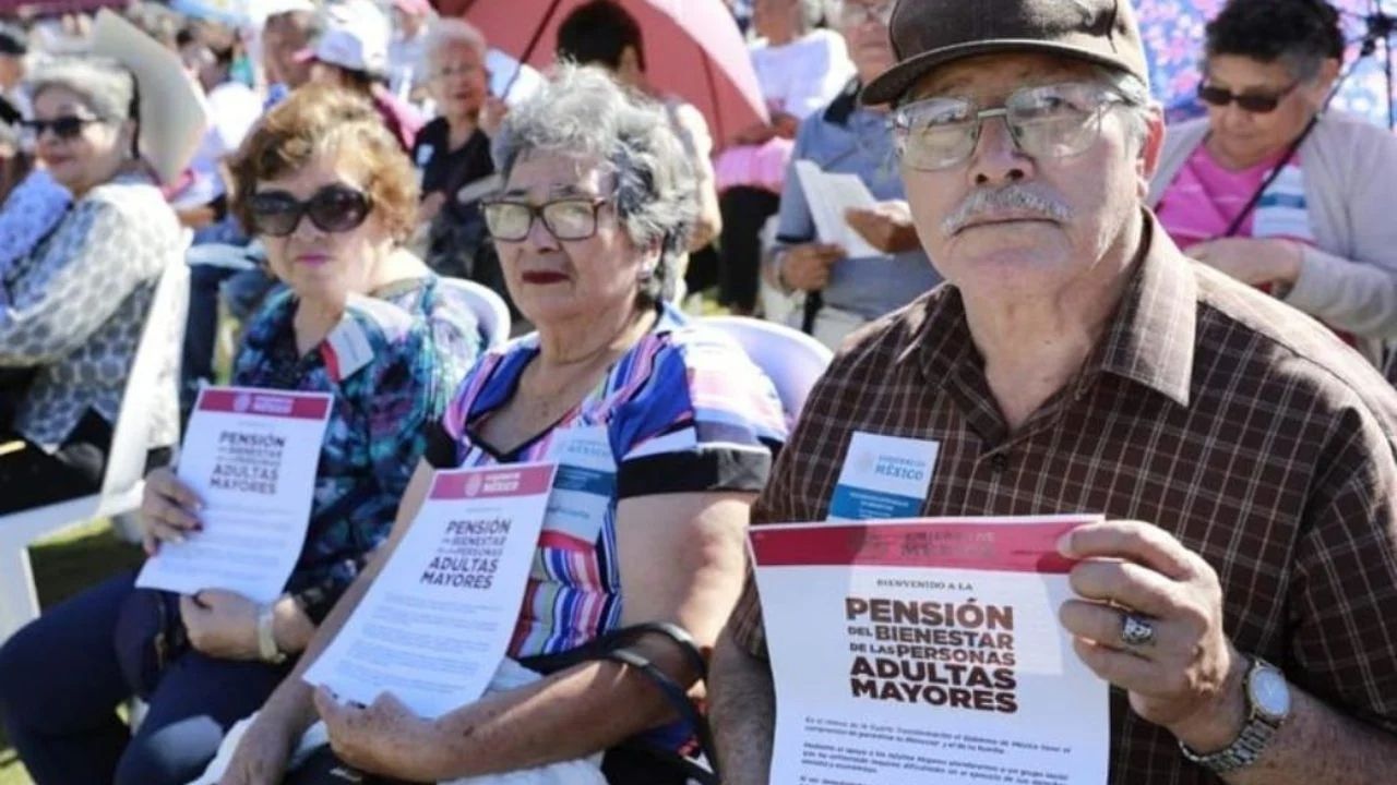Calendario de registro para pensiones 2024: Adultos mayores recibirán 6 mil pesos Calendario de registro para pensiones 2024: Adultos mayores recibirán 6 mil pesos