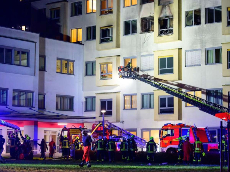 Incendio de un hospital en Alemania deja 4 muertos y una decena de heridos Incendio de un hospital en Alemania deja 4 muertos y una decena de heridos