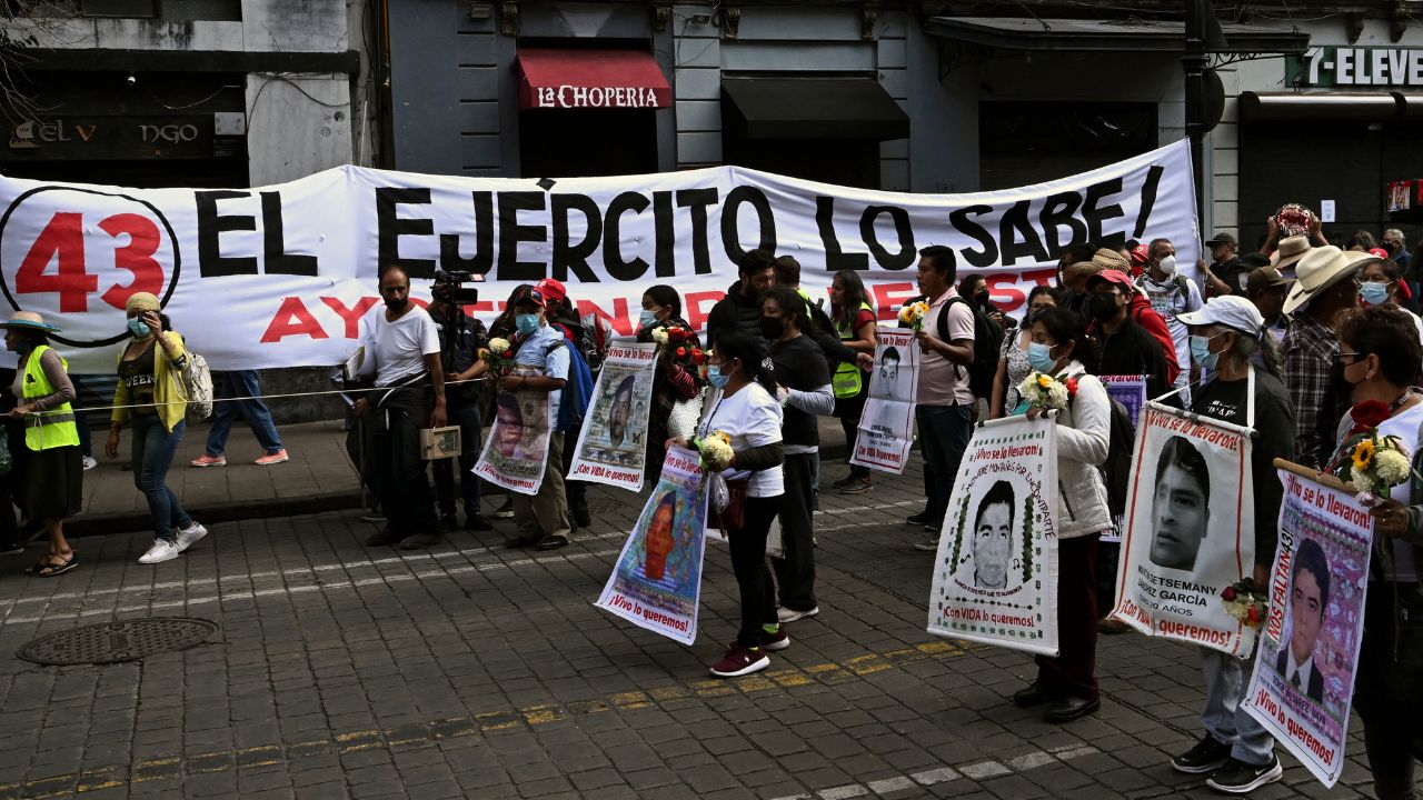 Liberan a ocho militares vinculados al caso Ayotzinapa Liberan a ocho militares vinculados al caso Ayotzinapa