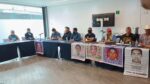Padres de los 43 normalistas se reúnen en el Senado con Ricardo Monreal
