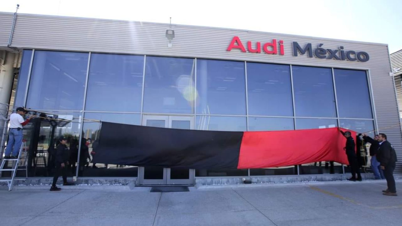 Huelga en Audi México continua sin avances tras una semana de paro Huelga en Audi México continua sin avances tras una semana de paro
