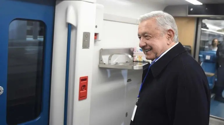 Entregaré banda presidencial a una persona honesta: AMLO Entregaré banda presidencial a una persona honesta: AMLO