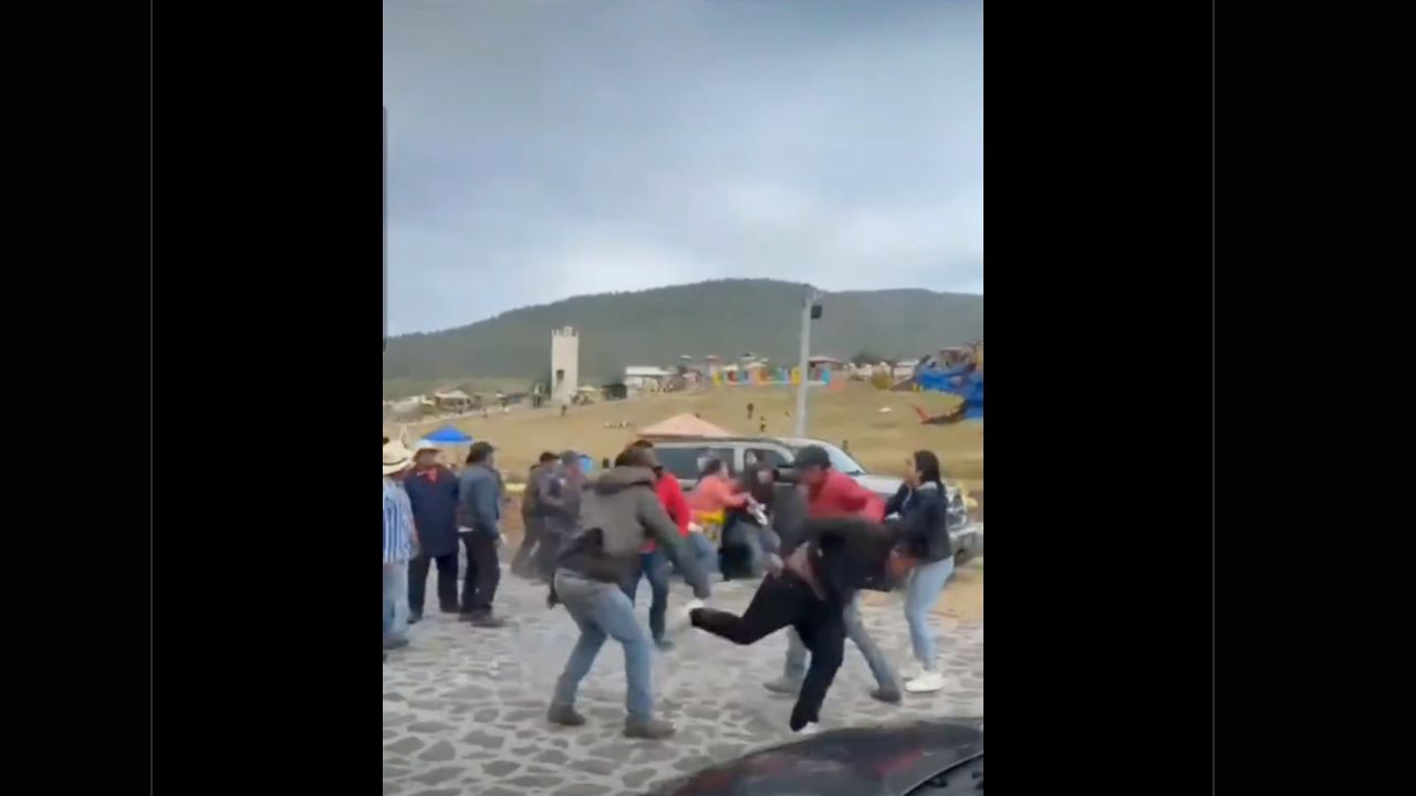 Comerciantes de La Marquesa agreden a jóvenes por reclamar su “cambio” Comerciantes de La Marquesa agreden a jóvenes por reclamar su “cambio”